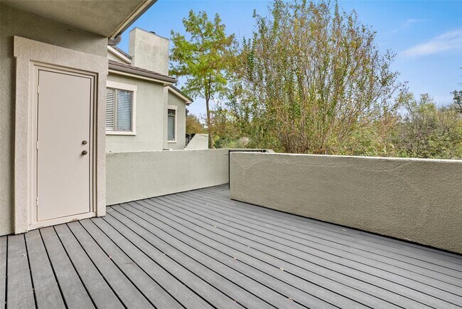 Building Photo - 4231 Westlake Dr