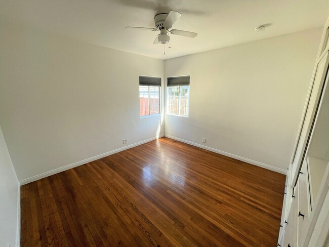 Building Photo - Midtown Ventura Bungalow