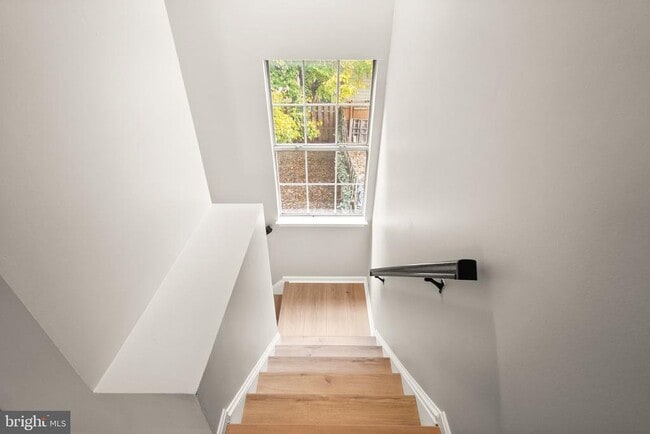 Building Photo - 448 Cromwell Ct