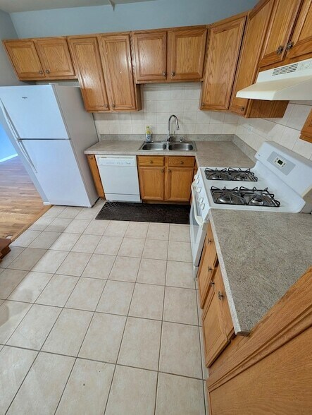 Building Photo - 8856 Northshore Dr