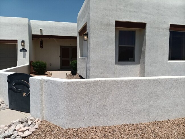 Building Photo - Stunning 5-bedroom, 2.5-bathroom home in R...