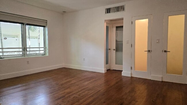 Building Photo - 1751 James Ave