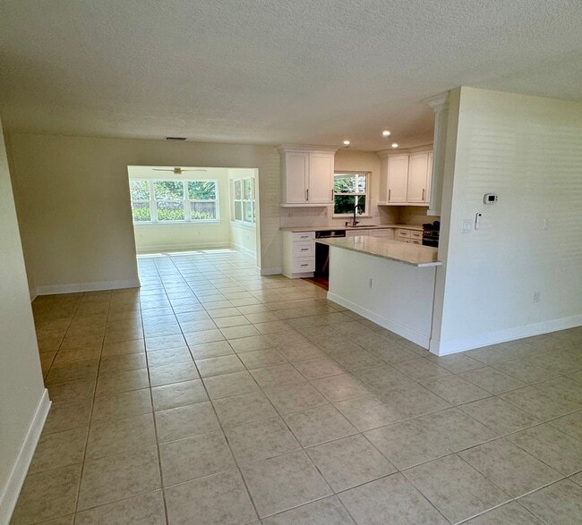 Building Photo - 2236 Northland Rd