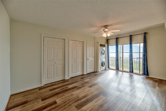 Building Photo - 445 Carolcrest Ln