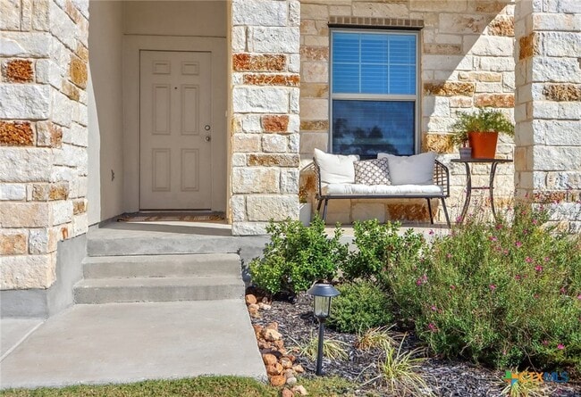 Building Photo - 1642 Ranch House