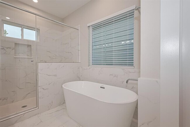 Building Photo - 8106 Esther Acres Ln