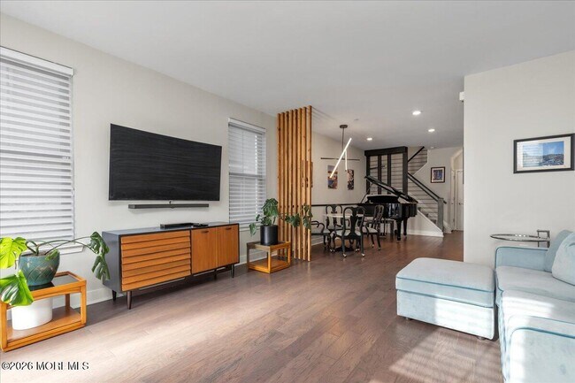 Building Photo - 29 Midway Rd N