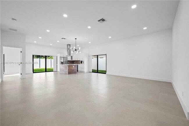 Building Photo - 1041 W Lakewood Rd