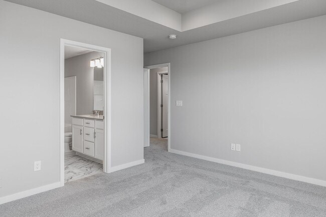 Building Photo - Stunning 3 Bedroom Home Nestled in Norwalk