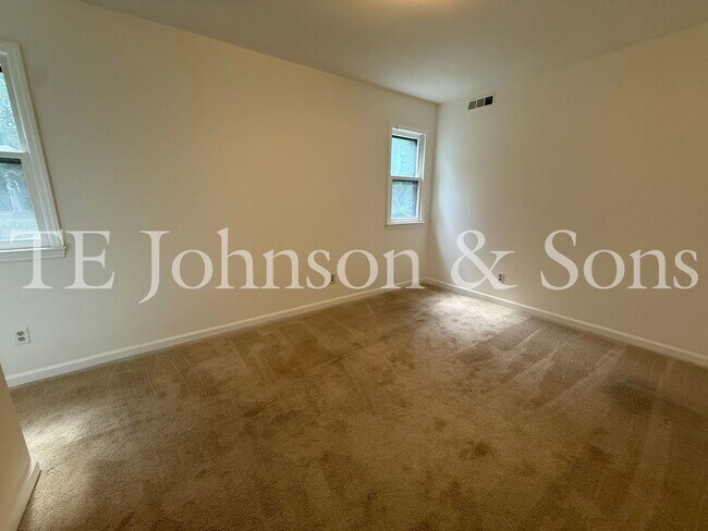 Building Photo - Modern 3BR Home with Main Level Primary Suite & Open Floor Plan in Winston-Salem