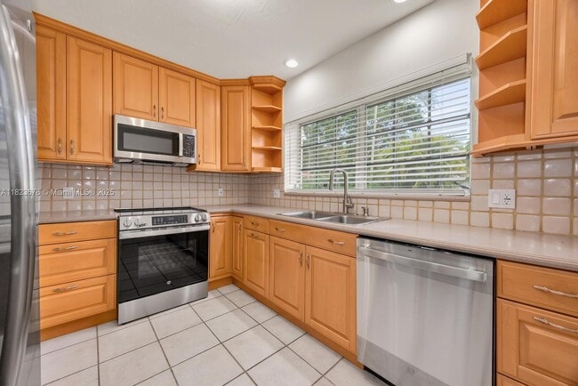 Building Photo - 1340 Sopera Ave