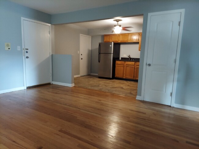 Building Photo - 320 Beach Ave