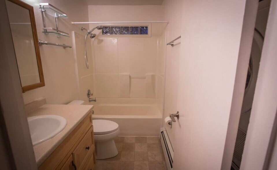 Building Photo - 2804 W 30th Ave