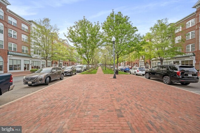Building Photo - 171 Somervelle St