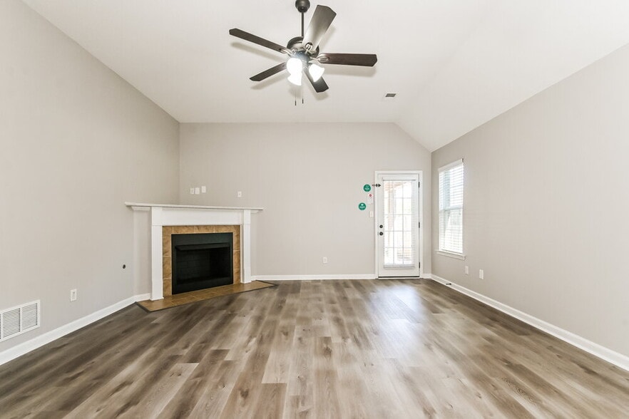 Building Photo - 9892 Southern Oak Way