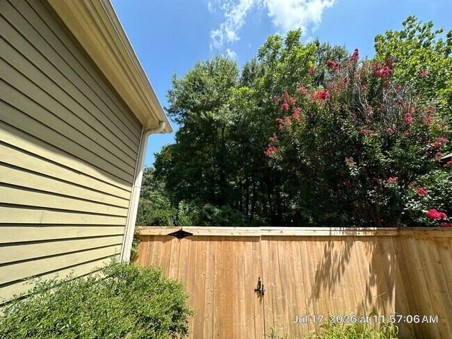 Building Photo - Gorgeous 4 Bedroom Home A Must See
