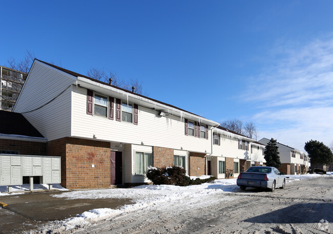 Building Photo - Amesbury Rosalind Apartments