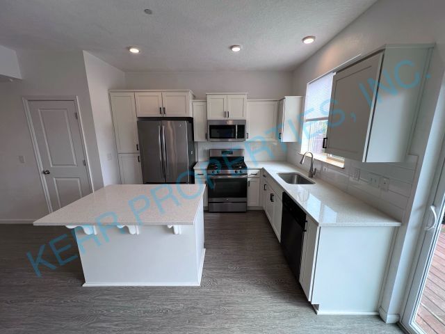 Building Photo - Spacious 4-Bedroom Townhouse with 3.5 Baths in Prime Happy Valley Location – 2021 Sq Ft of Modern...