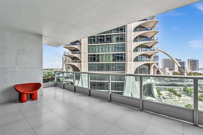 Building Photo - 900 Biscayne Blvd