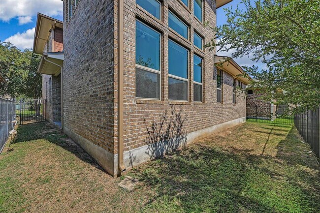 Building Photo - 613 Baylee Love Ln E