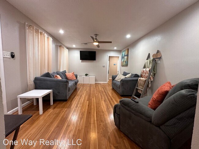 Building Photo - 3 br, 1.5 bath House - 3714 Yale Street