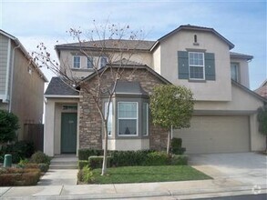 Building Photo - 4 bedroom in gated community in Clovis