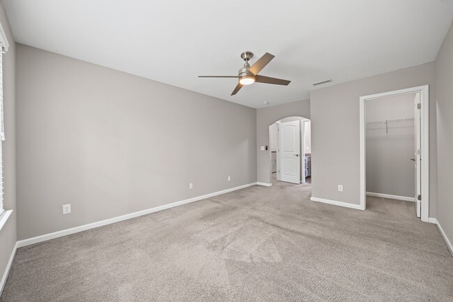 Building Photo - Spectacular 5 Bedrm, 3.5 Bath in the gated...