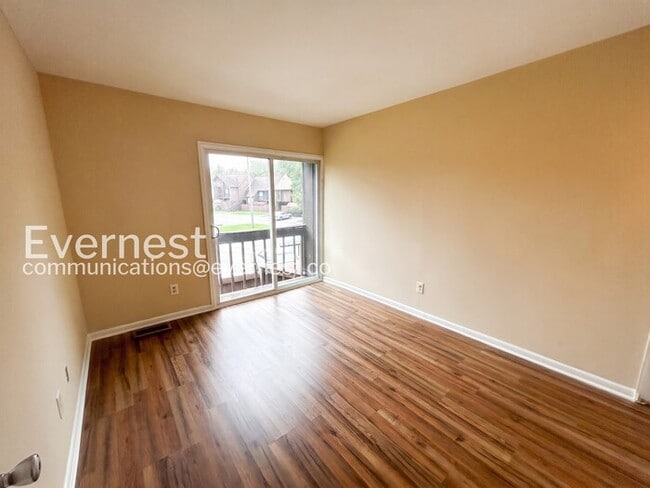 Building Photo - 9 Sycamore Ct