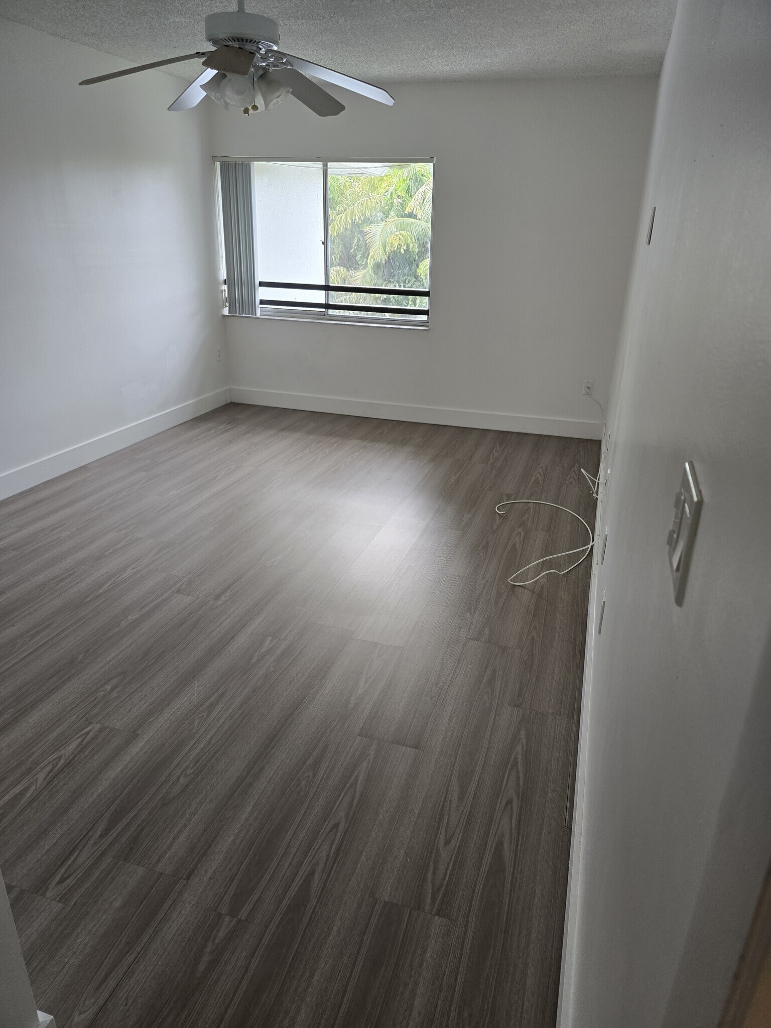 Building Photo - 721 N Pine Island Rd