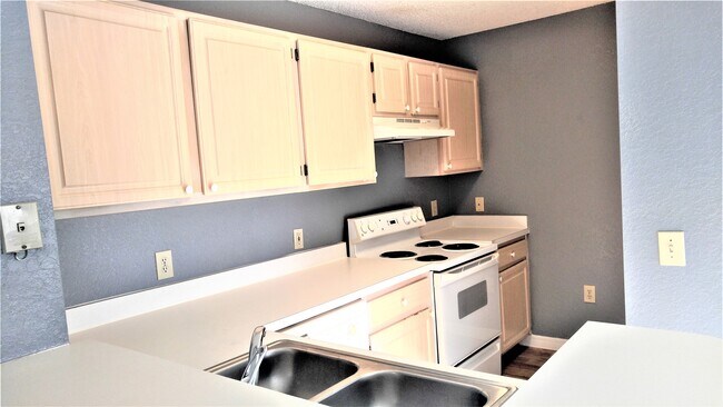 Building Photo - 4285 Summer Landing Dr