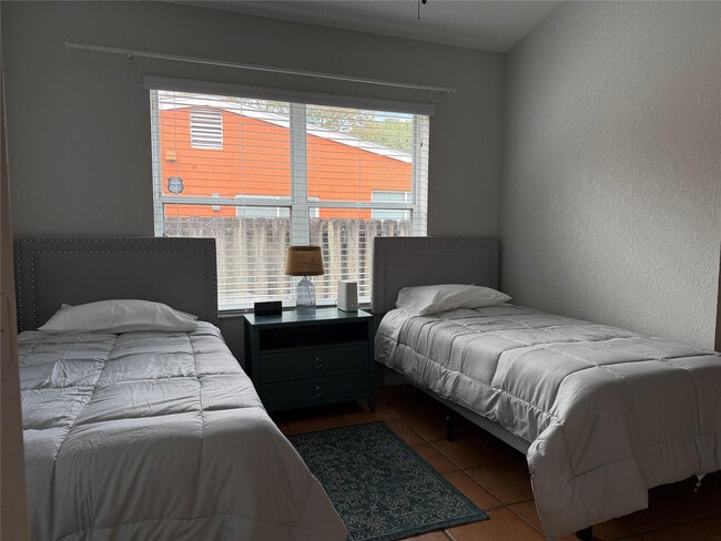 Building Photo - 607 SW 15th St