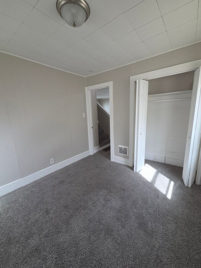 Building Photo - Cute 3 Bedroom Bungalow