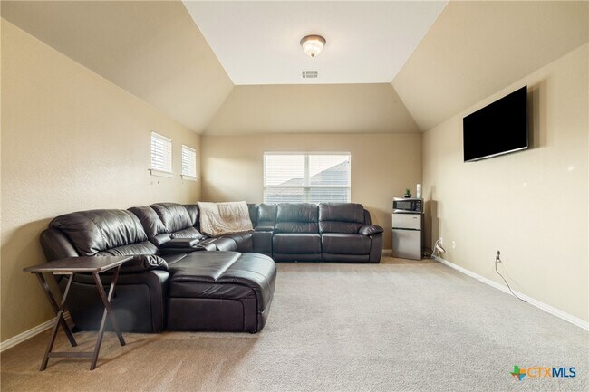 Building Photo - 1002 Wallin Farms Cove