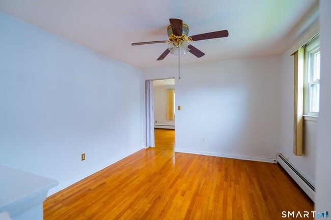 Building Photo - 326 Grovers Ave