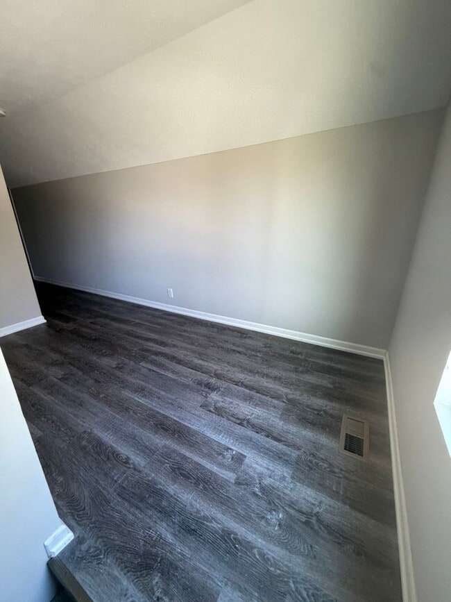 Building Photo - Spacious 4 Bedroom 2 Bathroom House on West End!