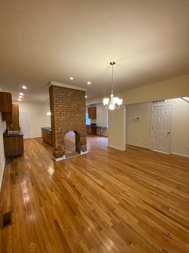 Building Photo - 1210 N 21st St