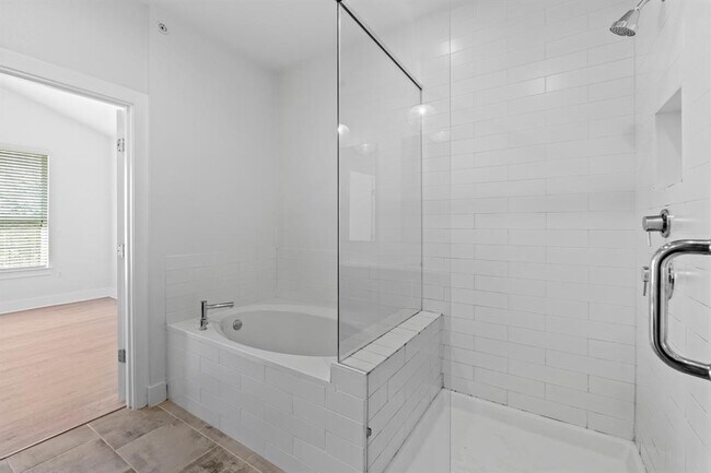 Building Photo - 8922 Menchaca Rd