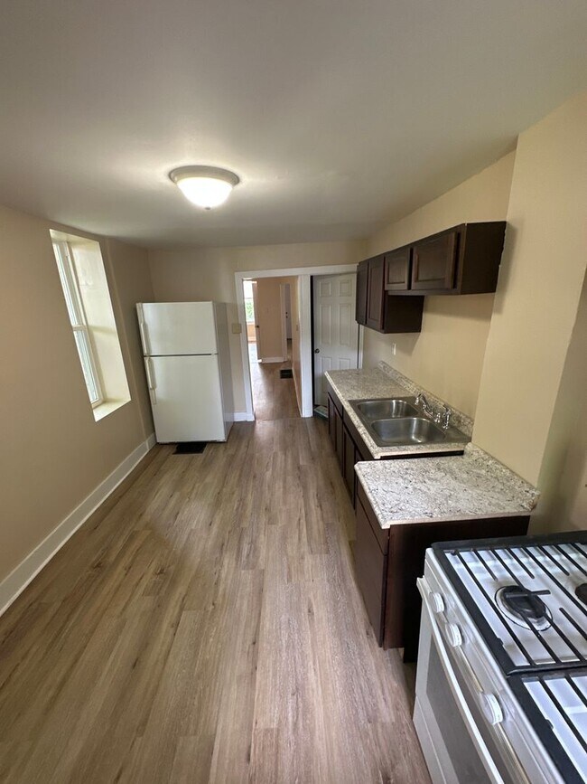 Building Photo - Spacious 4-bedroom uptown Harrisburg