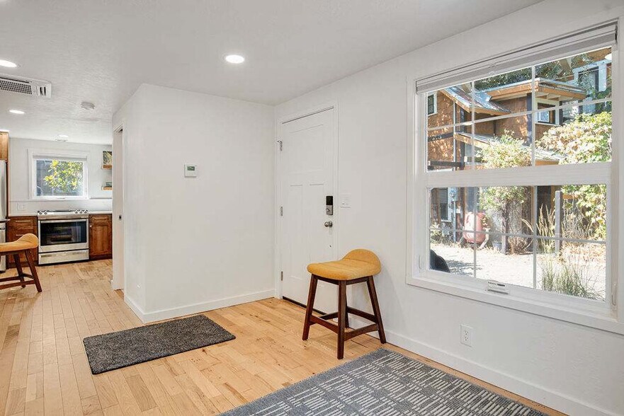 Building Photo - 820 N 25th St