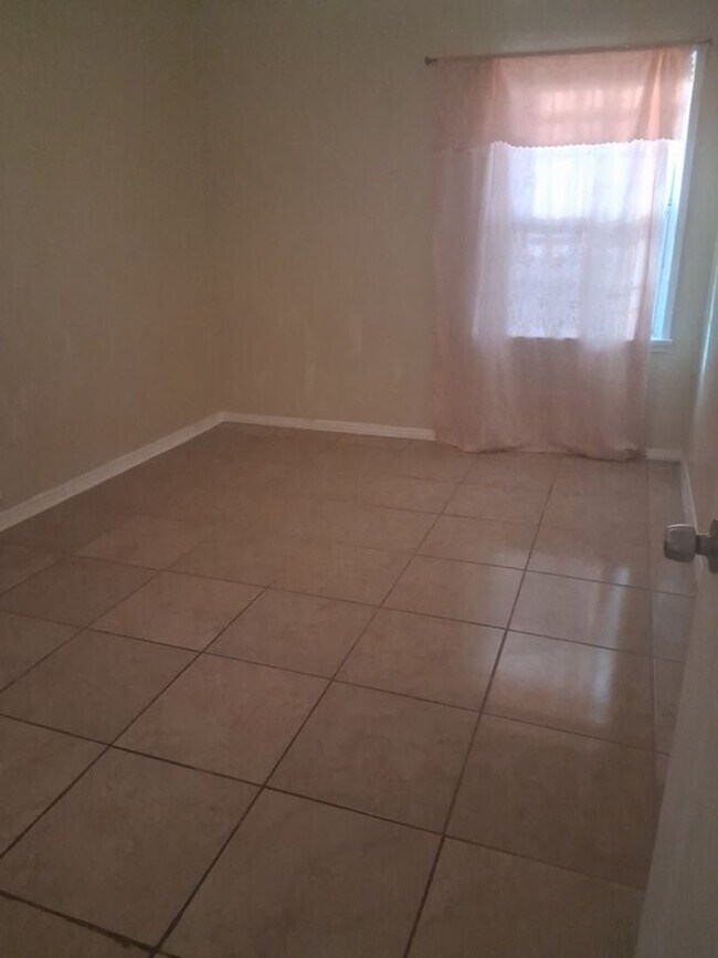 Building Photo - 95th Street, Los Angeles CA 90044