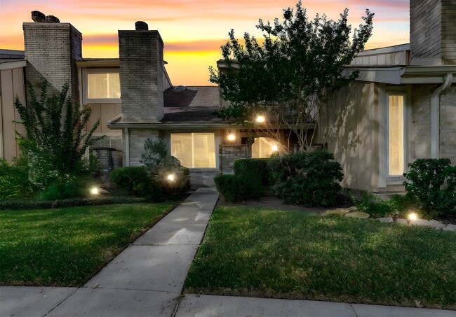 Building Photo - 11609 Village Pl Dr