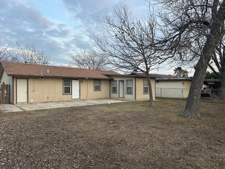 Building Photo - 9003 Perma Ln