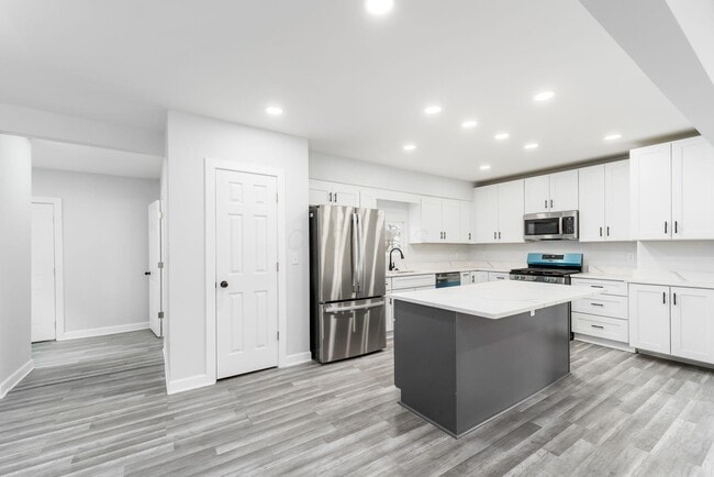 Building Photo - 905 Carpenter St