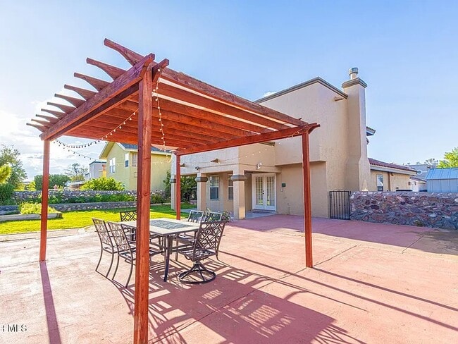 Building Photo - 6088 Los Siglos Dr