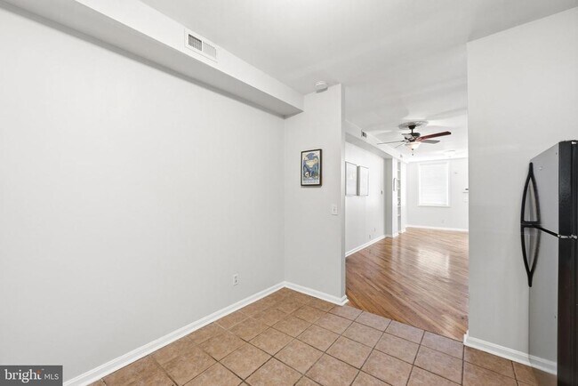Building Photo - 928 N Bambrey St