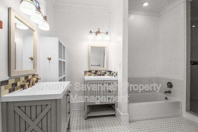 Building Photo - 419 E 54th St