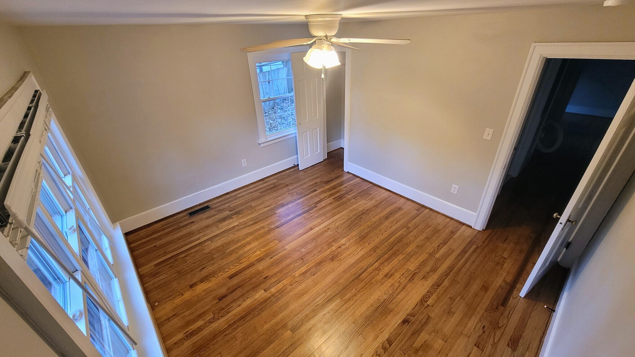 Building Photo - 625 Sunset Dr