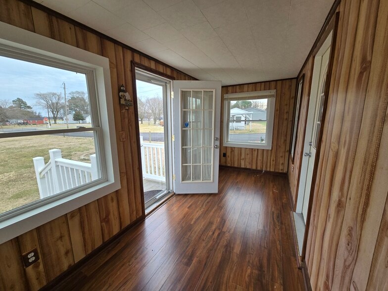 4 Seasons Enclosed Porch - 23118 Argos Corner Rd