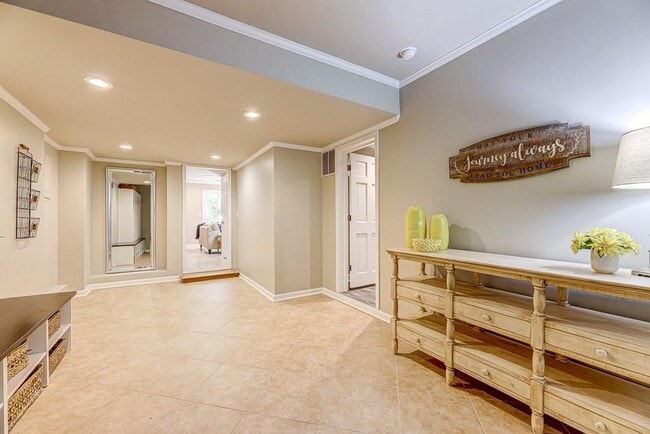 Building Photo - 1185 Lake Colony Dr