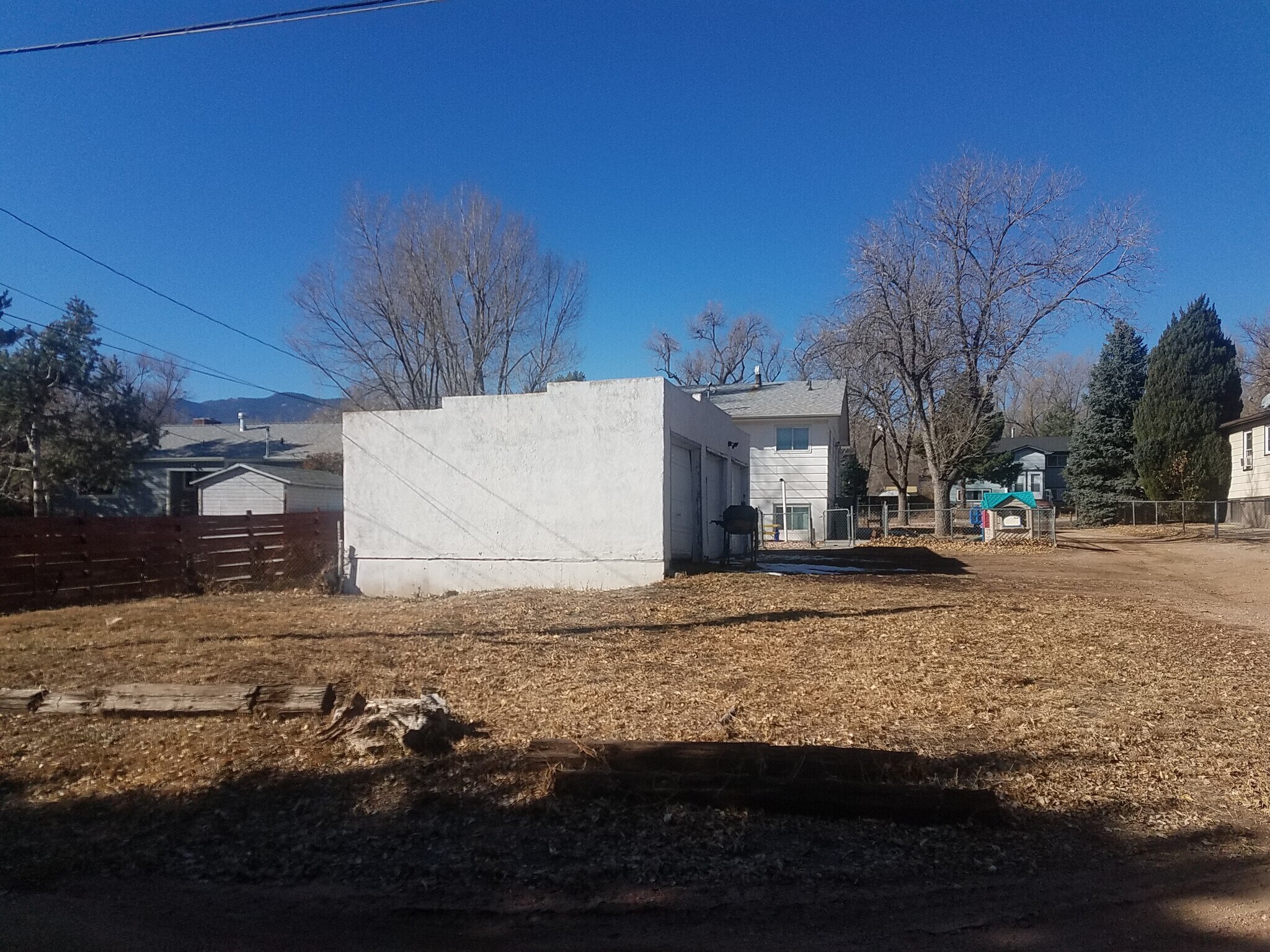 Garage in back, 1 bay - 2221 Cooper Ave